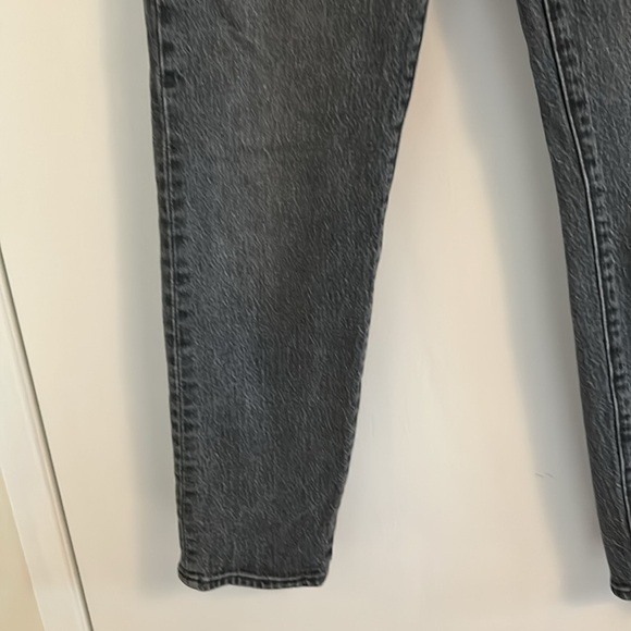 Levi’s wedgie VGUC high rise, button fly grey jeans, distressing on one leg. - Picture 7 of 15